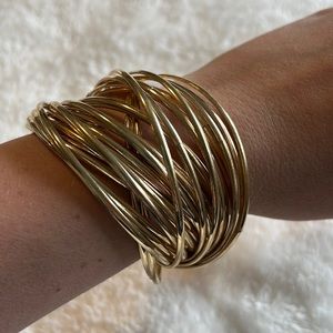 Interlocked gold bracelets